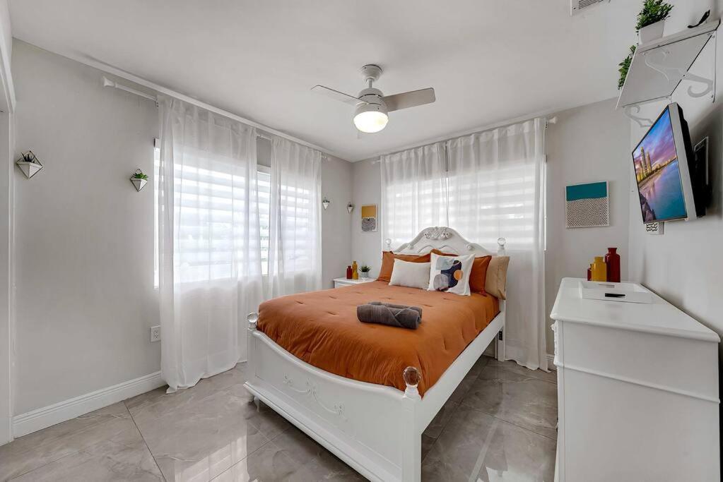 Sunny Retreat, 4br House With Private Pool, Family Friendly, Min From Airport & Beaches * Miami