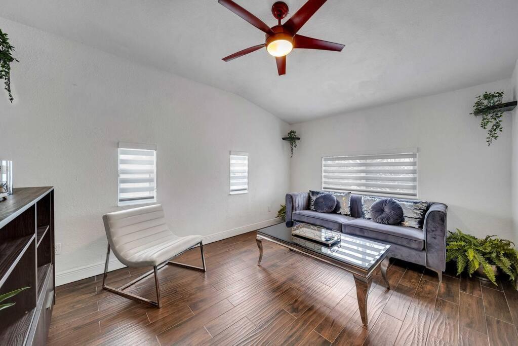 Sunny Retreat, 4br House With Private Pool, Family Friendly, Min From Airport & Beaches Holiday home