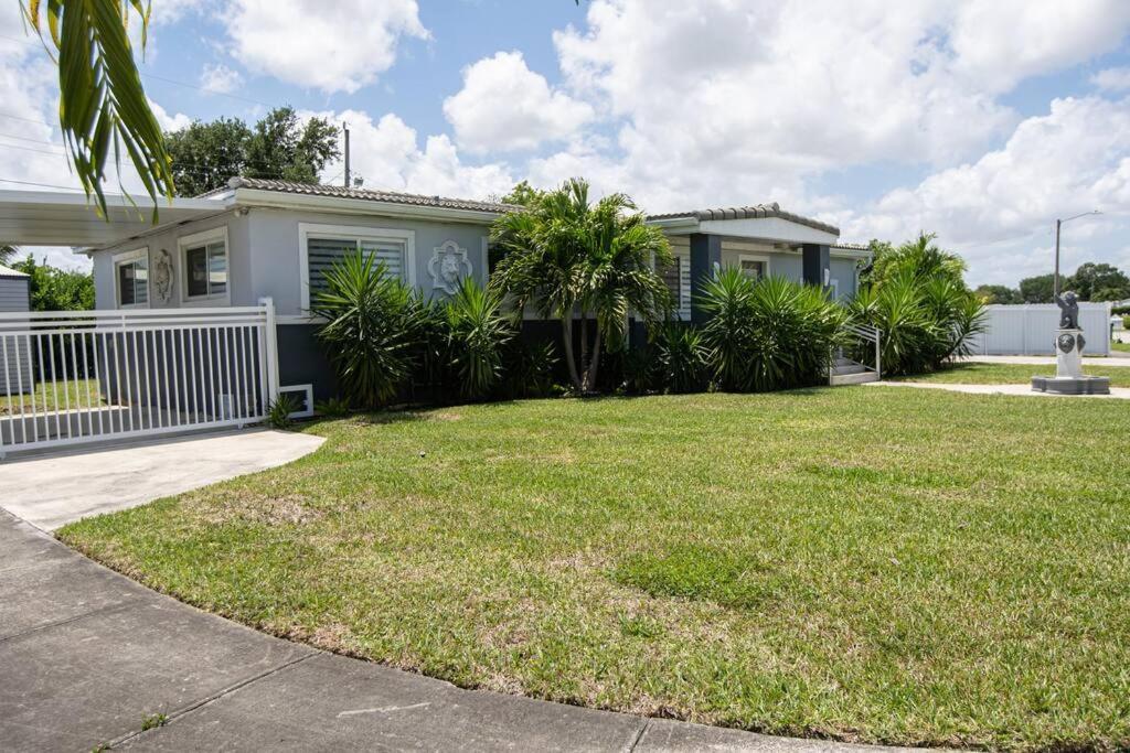 Sunny Retreat, 4br House With Private Pool, Family Friendly, Min From Airport & Beaches