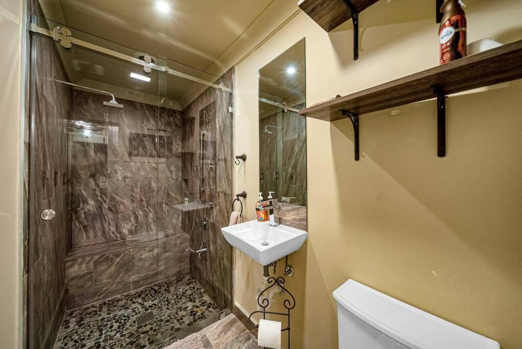 Sunny Retreat, 4br House With Private Pool, Family Friendly, Min From Airport & Beaches Miami