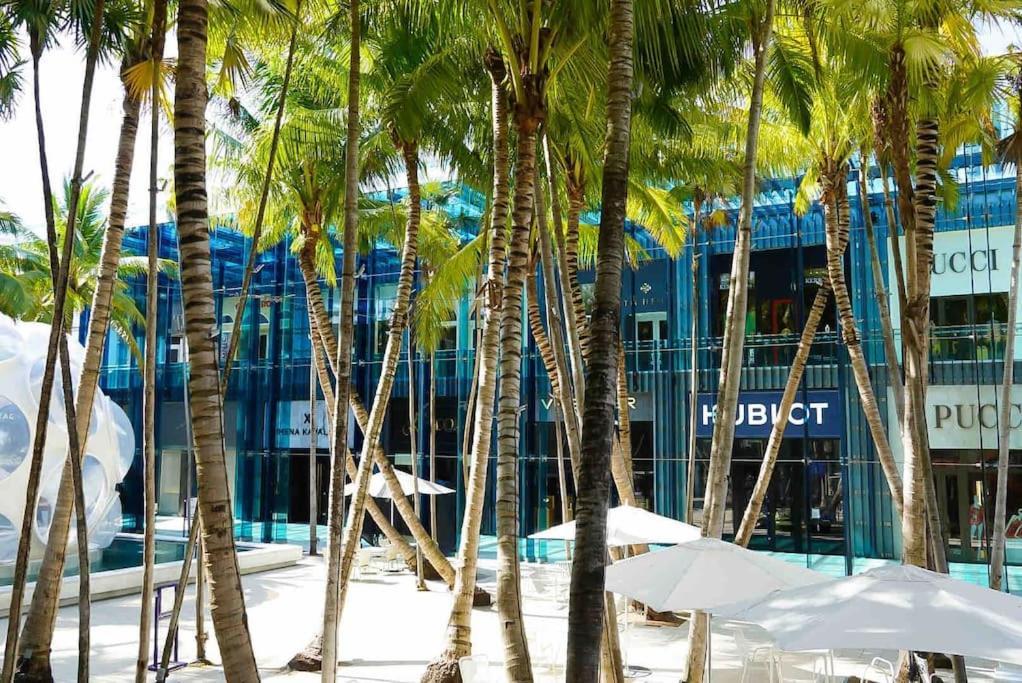 Brand New Upscale Luxury Designer Water Views Apartment *