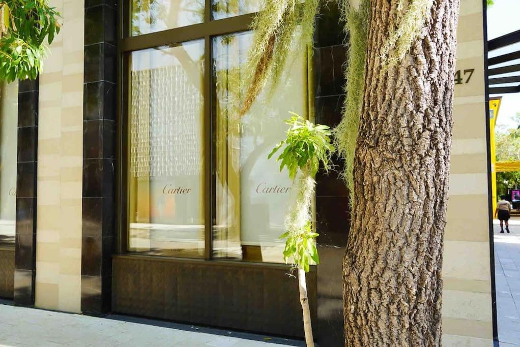 Apartment Brand New Upscale Luxury Designer Water Views