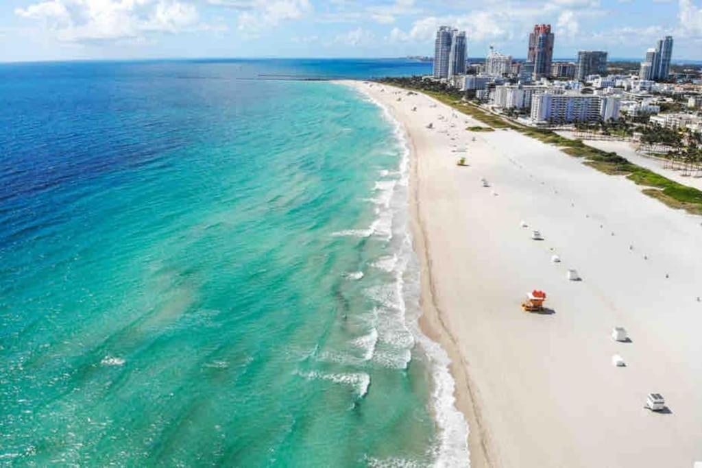 Brand New Upscale Luxury Designer Water Views Apartment *
