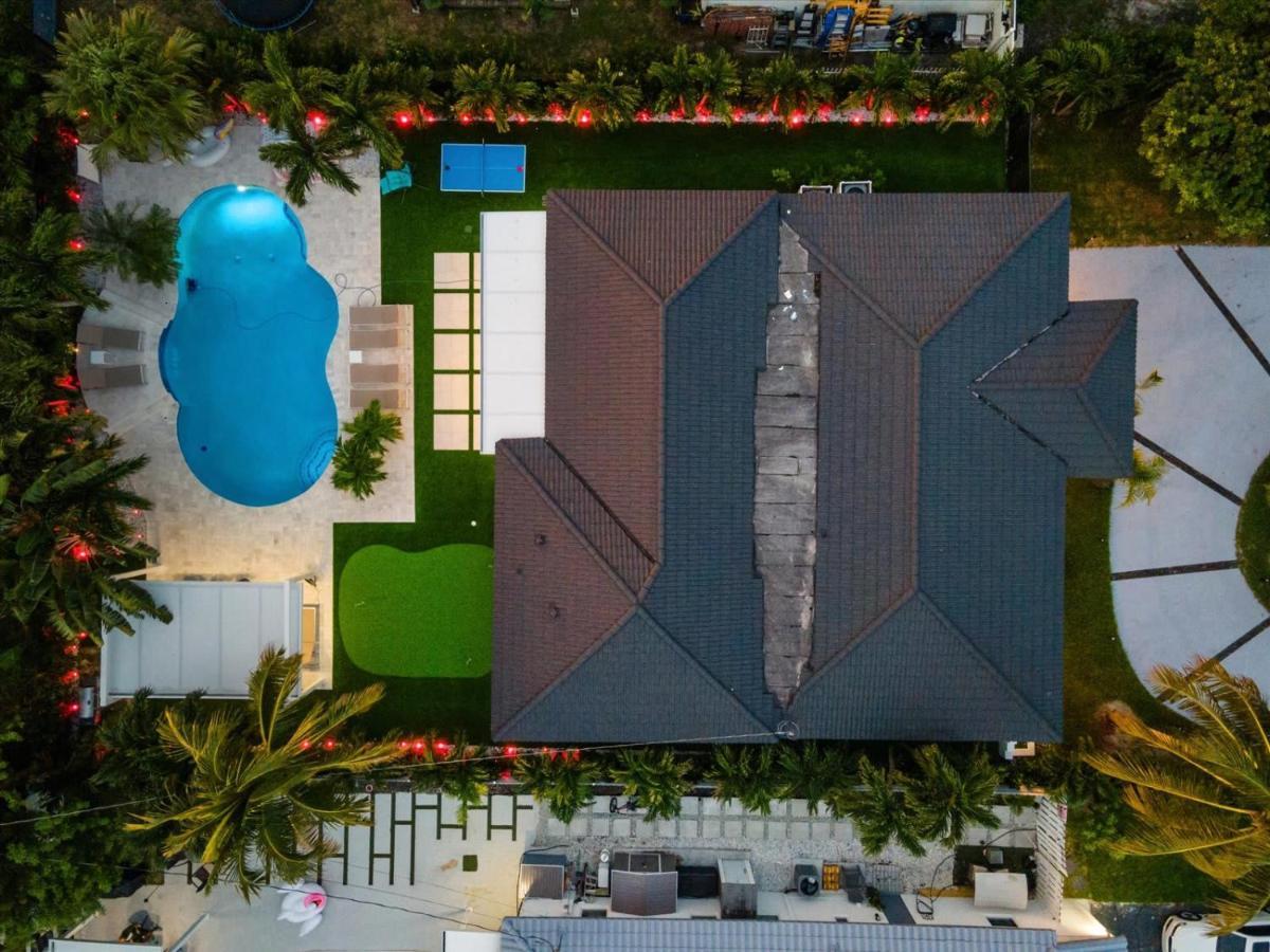 Villalee-jungle Palm Island White Marble Pool Area * Miami