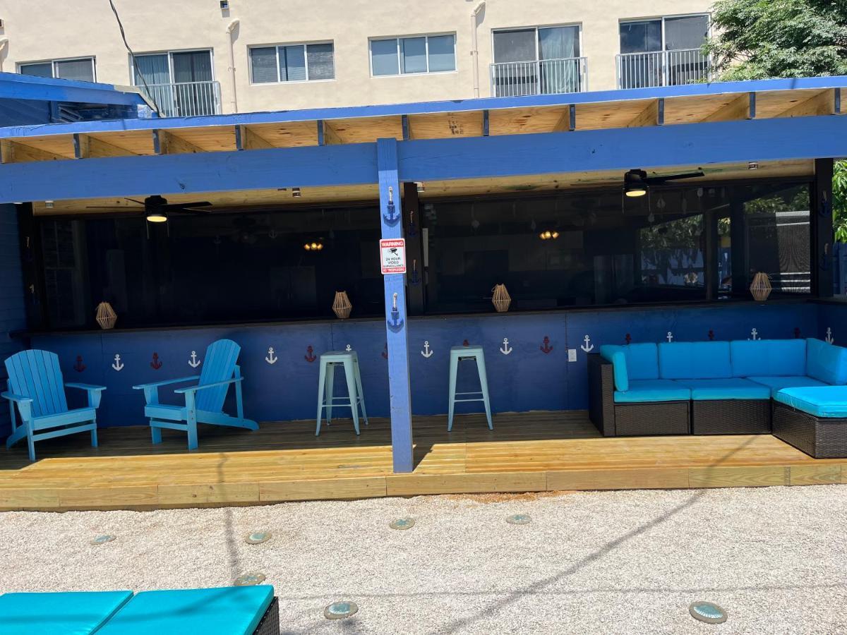 Gasthuis Blue Little Havana *