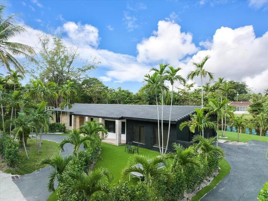 Villakobo Heated Pool Bar Tennis Golf Holiday home Miami