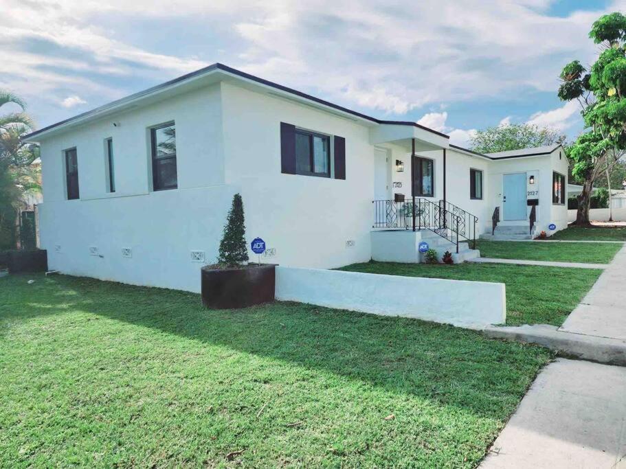 Charming 2 Bedroom Near Calle Ocho Kasey Center Downtown Beaches * Miami
