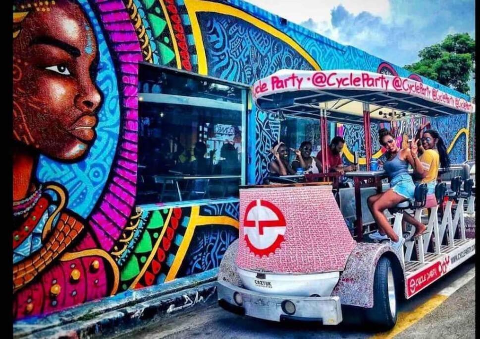 Vacay Spot Wynwood Jungle Fever Shower Massage Jets, Bbq, Patio Led Vibes, Prime Loc! 6 Blocks Away From Bars, Nite Clubs, Res, Shops *