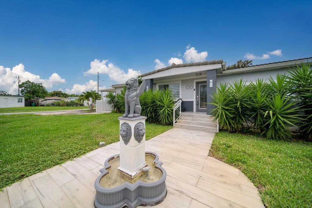 Sunny Retreat, 4br House With Private Pool, Family Friendly, Min From Airport & Beaches *