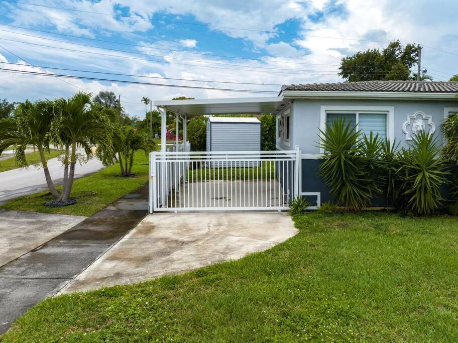 Sunny Retreat, 4br House With Private Pool, Family Friendly, Min From Airport & Beaches Miami