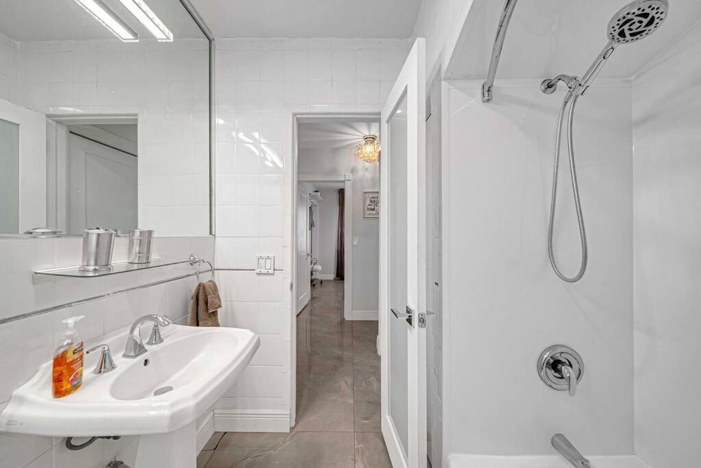 Sunny Retreat, 4br House With Private Pool, Family Friendly, Min From Airport & Beaches Miami