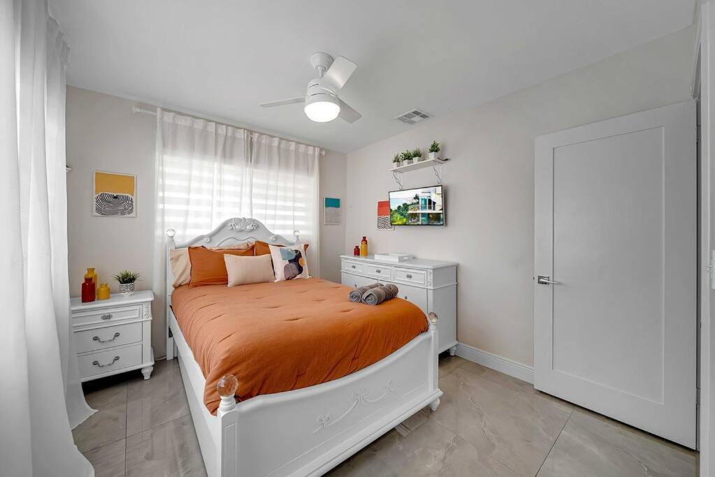 Sunny Retreat, 4br House With Private Pool, Family Friendly, Min From Airport & Beaches Holiday home