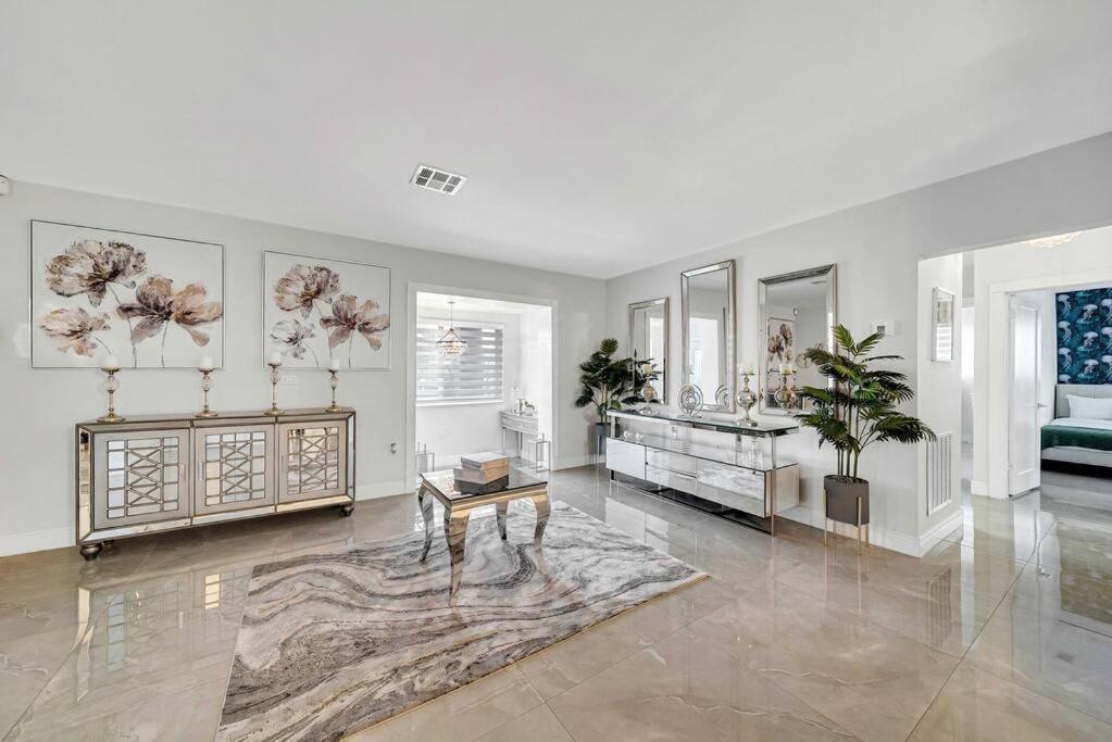 Sunny Retreat, 4br House With Private Pool, Family Friendly, Min From Airport & Beaches * Miami