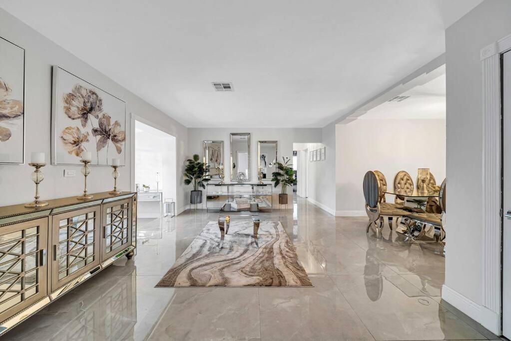 Sunny Retreat, 4br House With Private Pool, Family Friendly, Min From Airport & Beaches * Miami