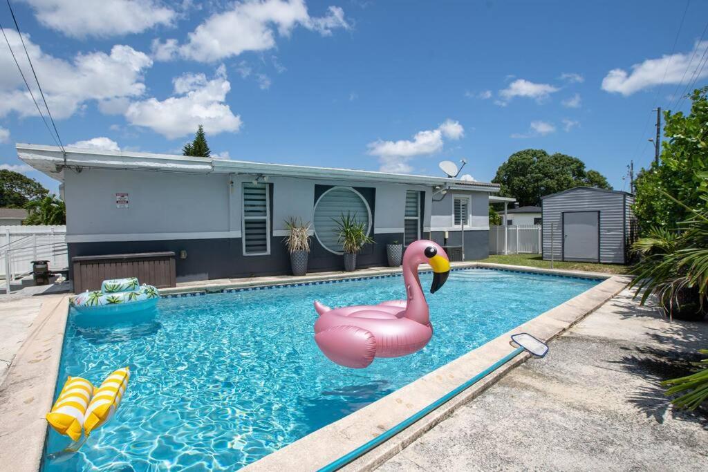 Sunny Retreat, 4br House With Private Pool, Family Friendly, Min From Airport & Beaches Miami