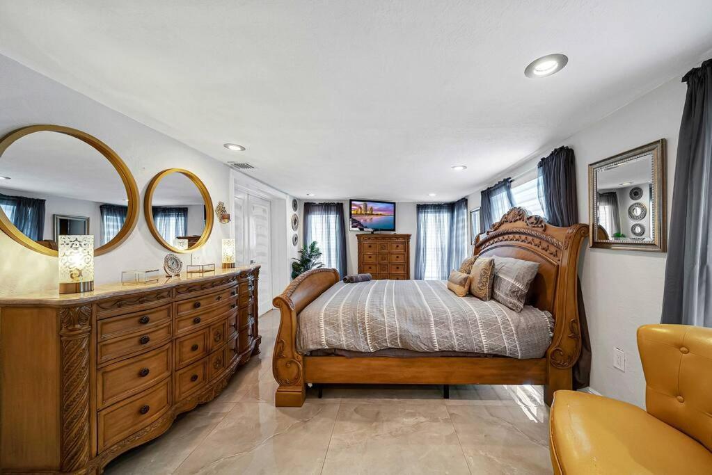 Sunny Retreat, 4br House With Private Pool, Family Friendly, Min From Airport & Beaches Holiday home Miami