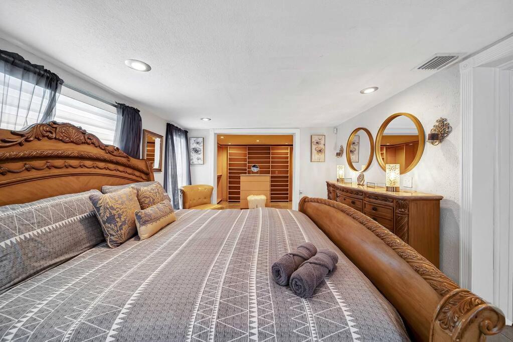 Sunny Retreat, 4br House With Private Pool, Family Friendly, Min From Airport & Beaches Miami