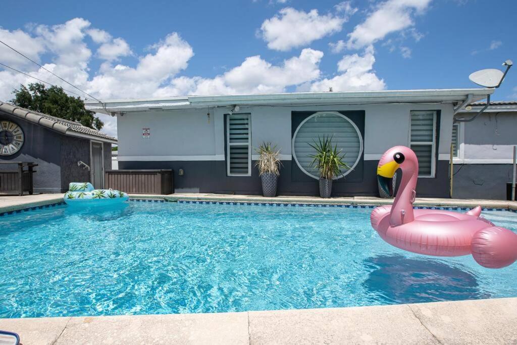 Sunny Retreat, 4br House With Private Pool, Family Friendly, Min From Airport & Beaches Miami