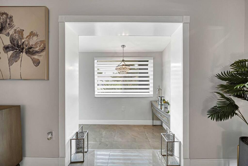 Sunny Retreat, 4br House With Private Pool, Family Friendly, Min From Airport & Beaches * Miami