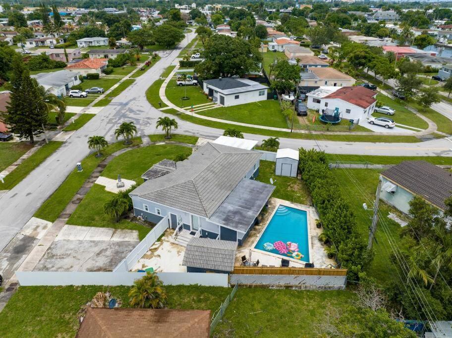 Holiday home Sunny Retreat, 4br House With Private Pool, Family Friendly, Min From Airport & Beaches *