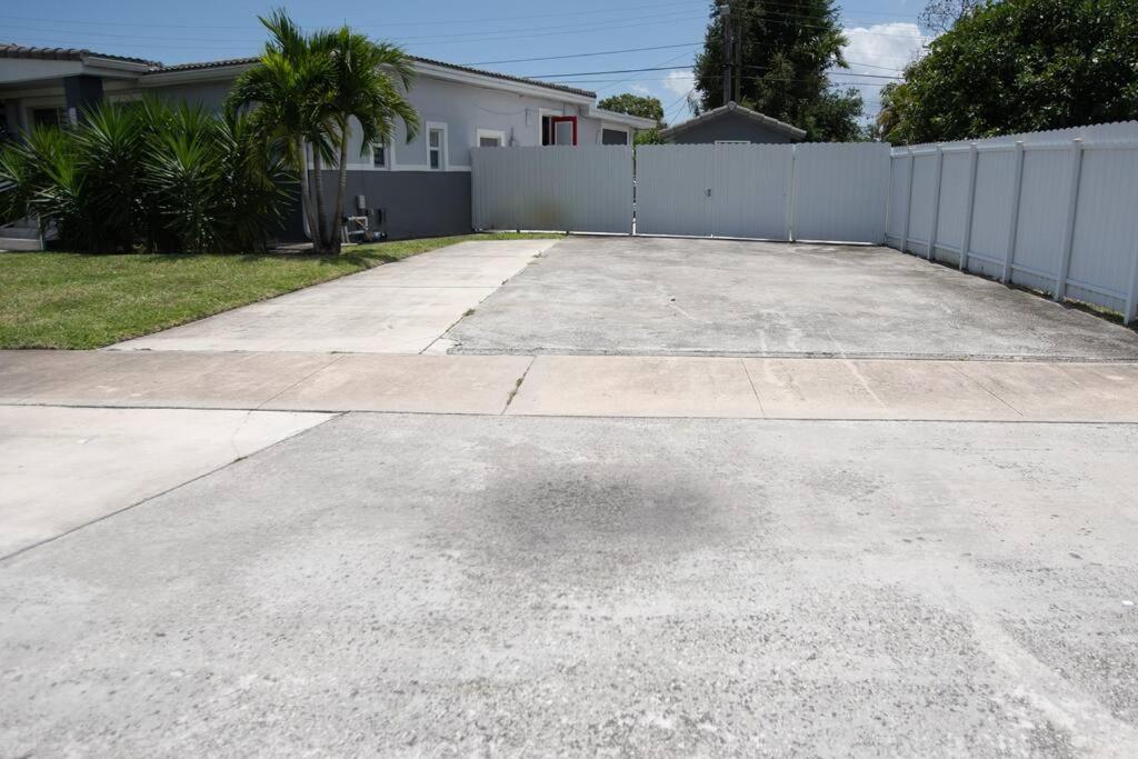Sunny Retreat, 4br House With Private Pool, Family Friendly, Min From Airport & Beaches Holiday home *