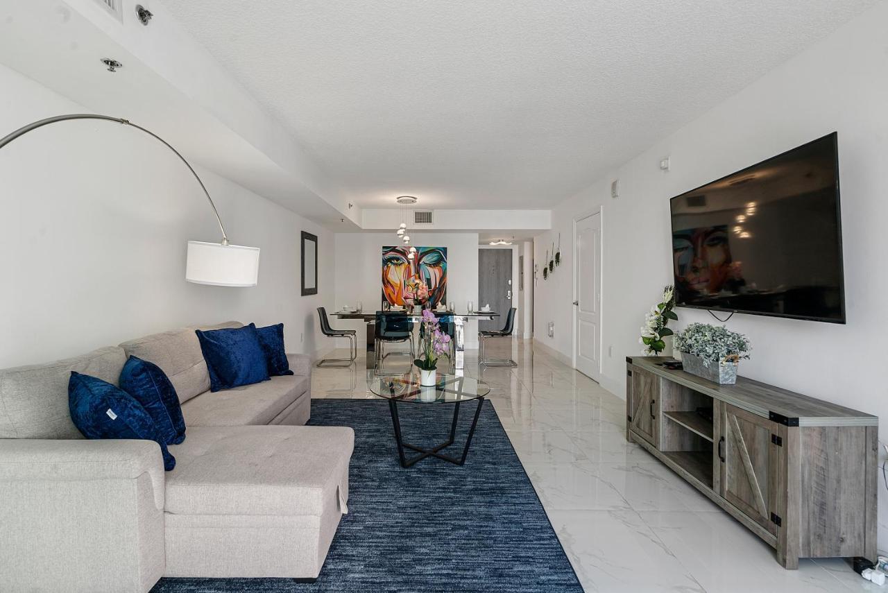 Awesome Penthouse Apt Brickell W/pool *
