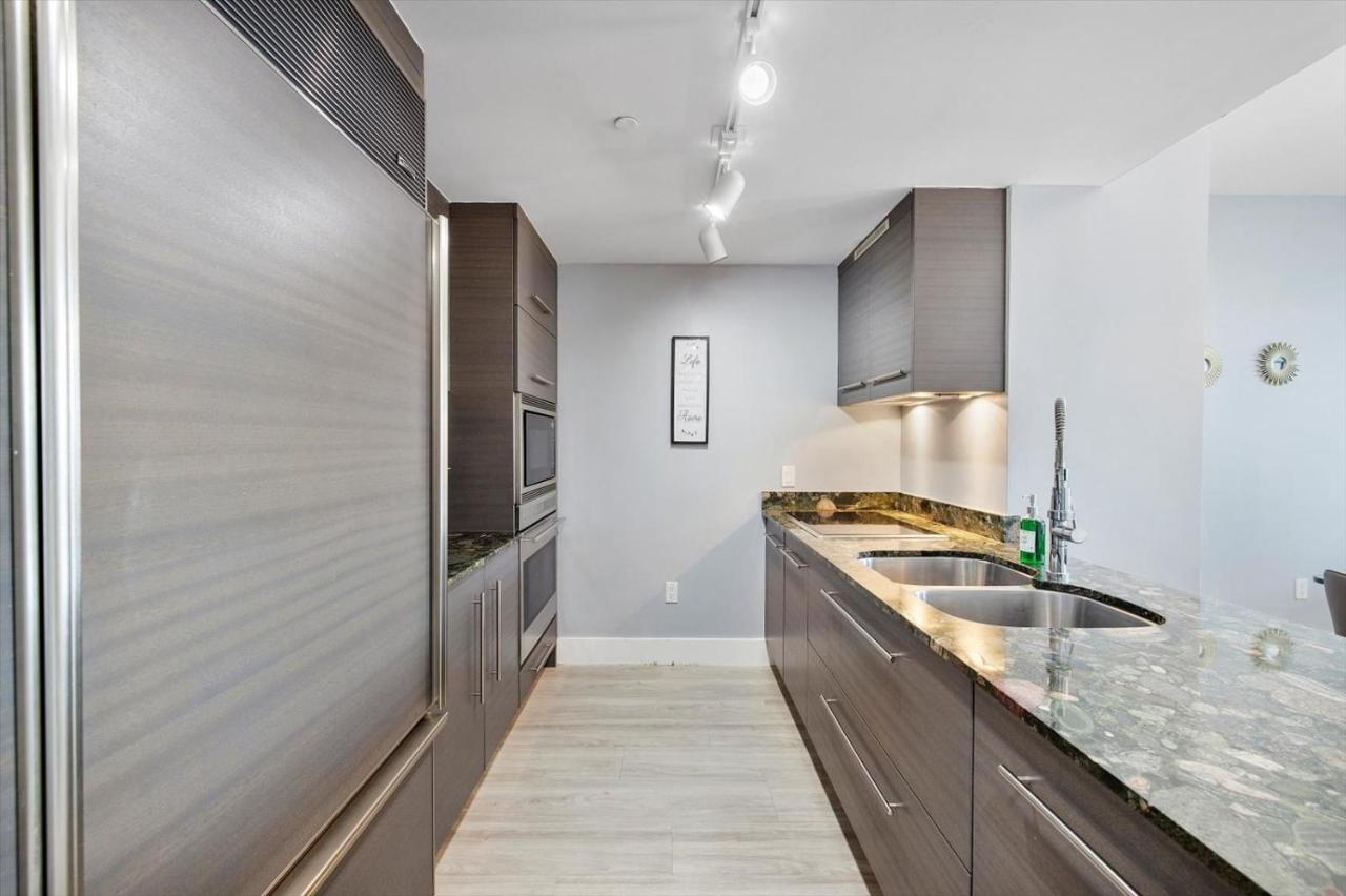 Special Offer At Icon Brickell With Ocean View Apartment *