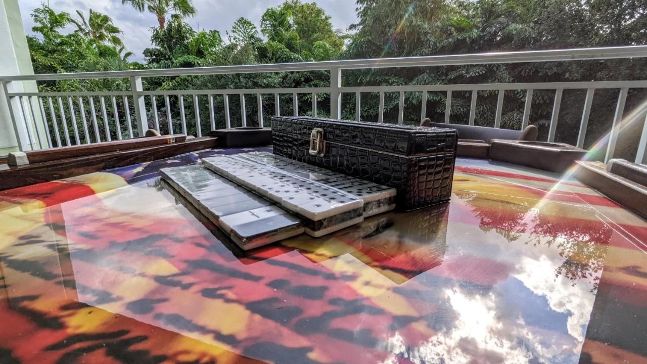 Upscale In The Heart Of *