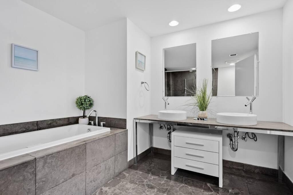 Astonishing 2 Bedroom Brickell Apartment