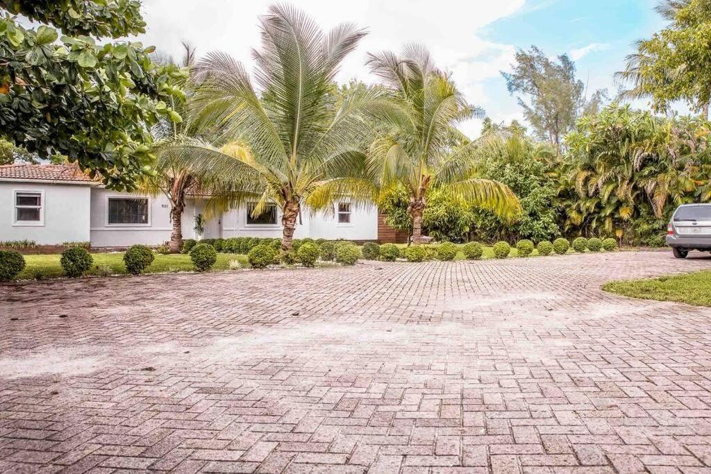 Hot Tub House On Golf Course! 10 Mins To The Holiday home Miami