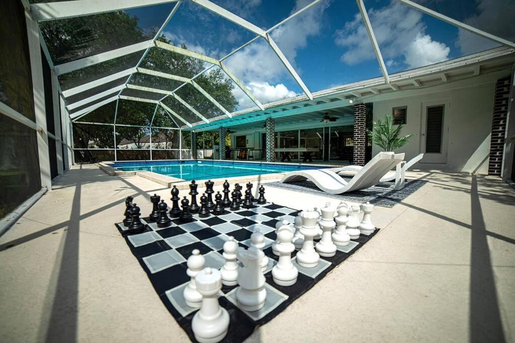 Luxury Village W/pool+grill+minigolf