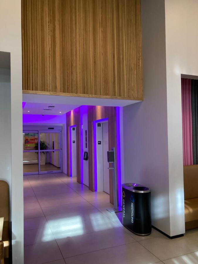 Brand New Modern 1 Bedroom Unit Downtown Appartement *