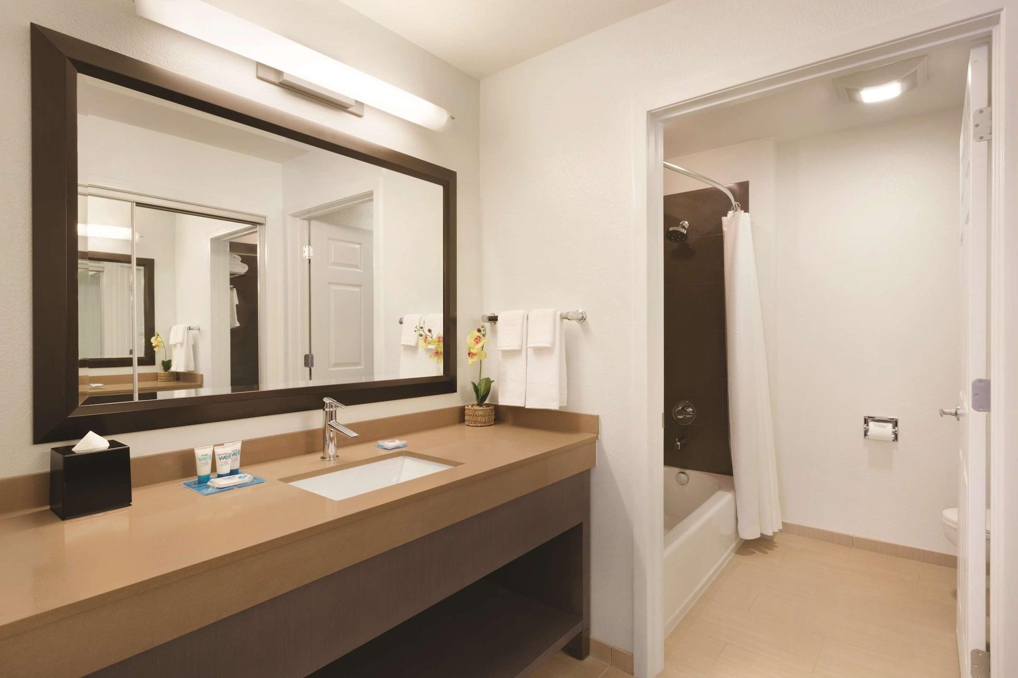 Hyatt House Airport Hotel Miami