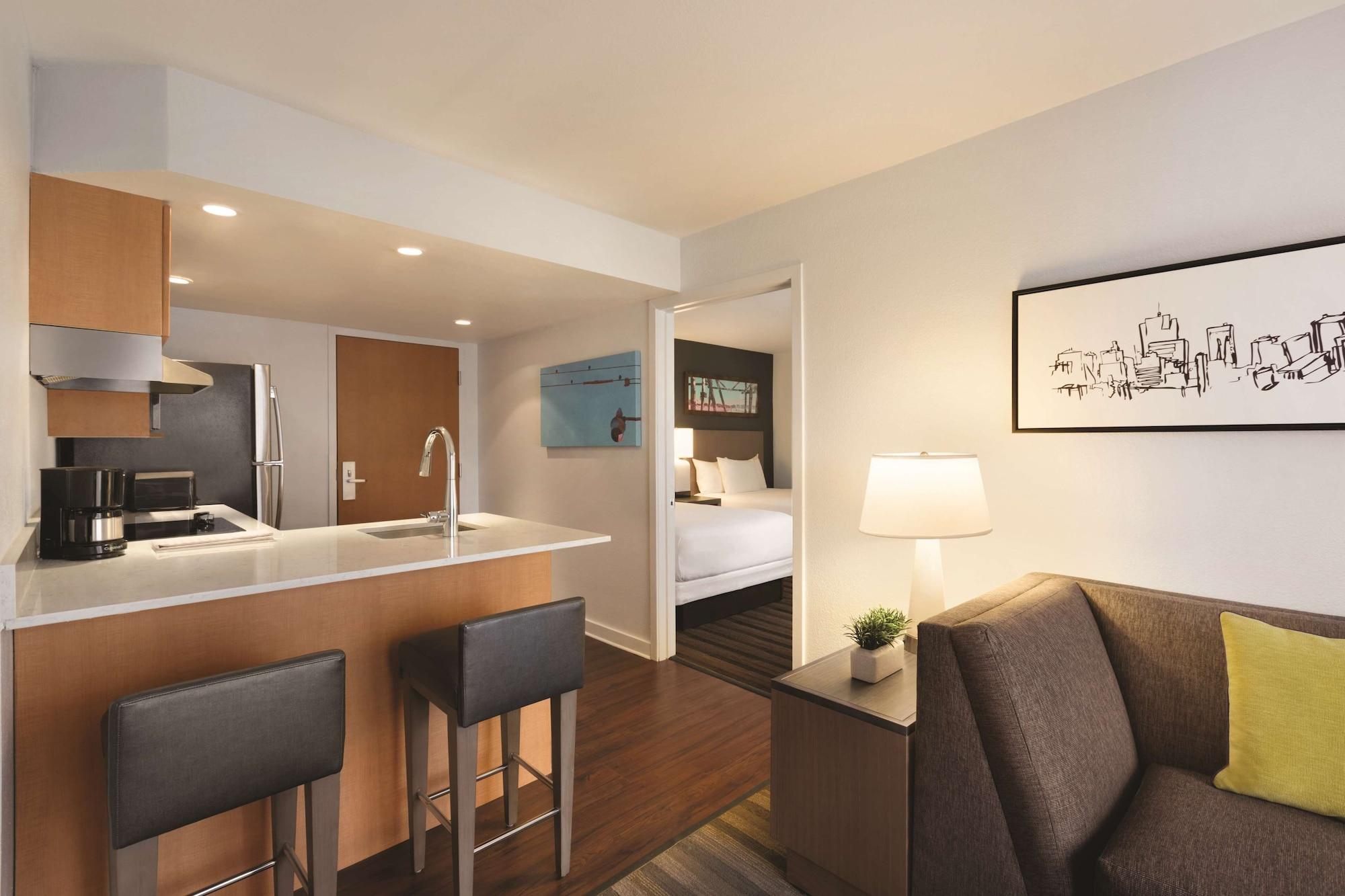 Hotel Hyatt House Airport 3*