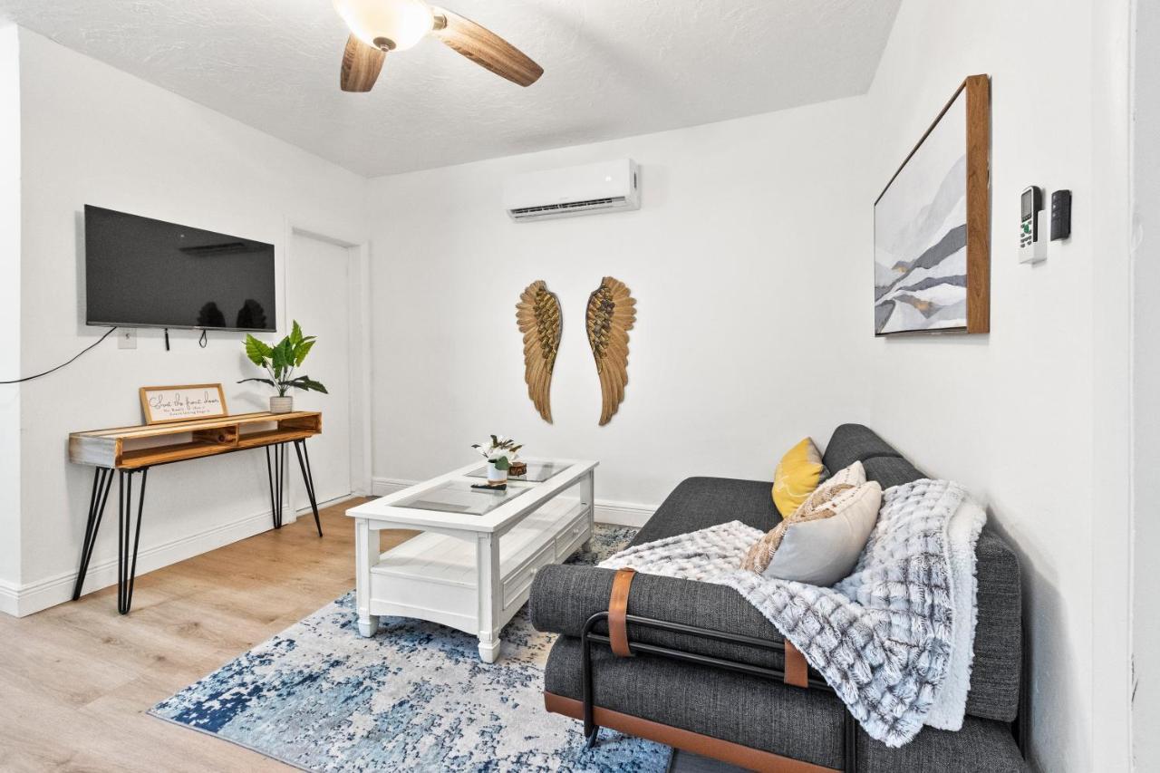 Intimate Casita Mia Minutes Away From Airport, Calle 8, Brickell, Coral Gables, The And More! Villa