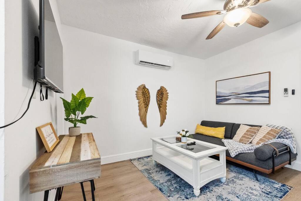 Intimate Casita Mia Minutes Away From Airport, Calle 8, Brickell, Coral Gables, The And More! *