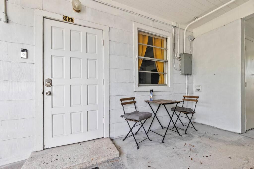 Intimate Casita Mia Minutes Away From Airport, Calle 8, Brickell, Coral Gables, The And More! Villa Miami