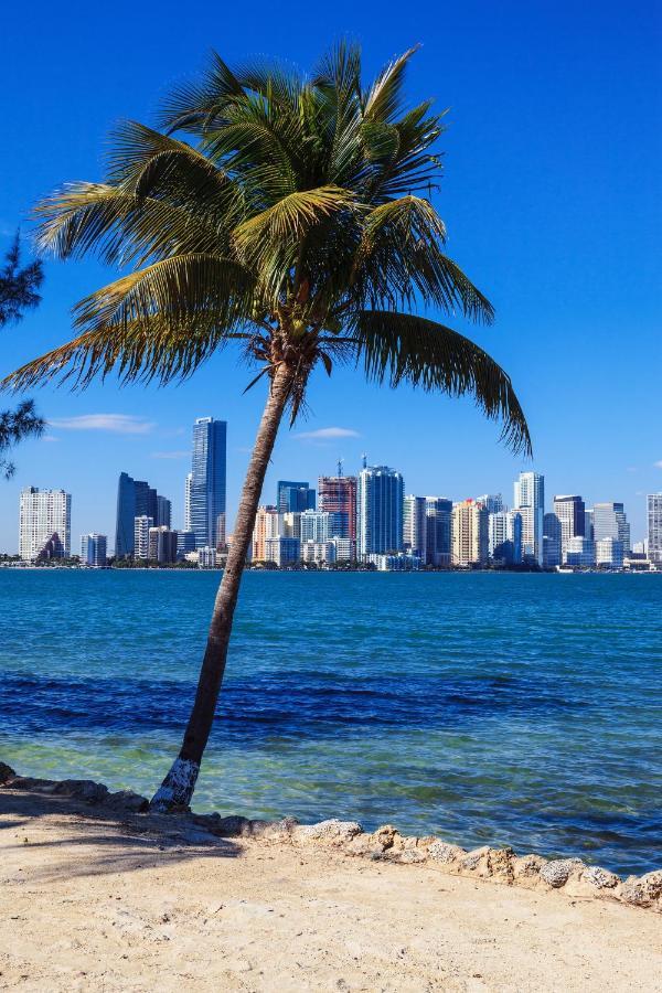 Villa Intimate Casita Mia Minutes Away From Airport, Calle 8, Brickell, Coral Gables, The And More! *