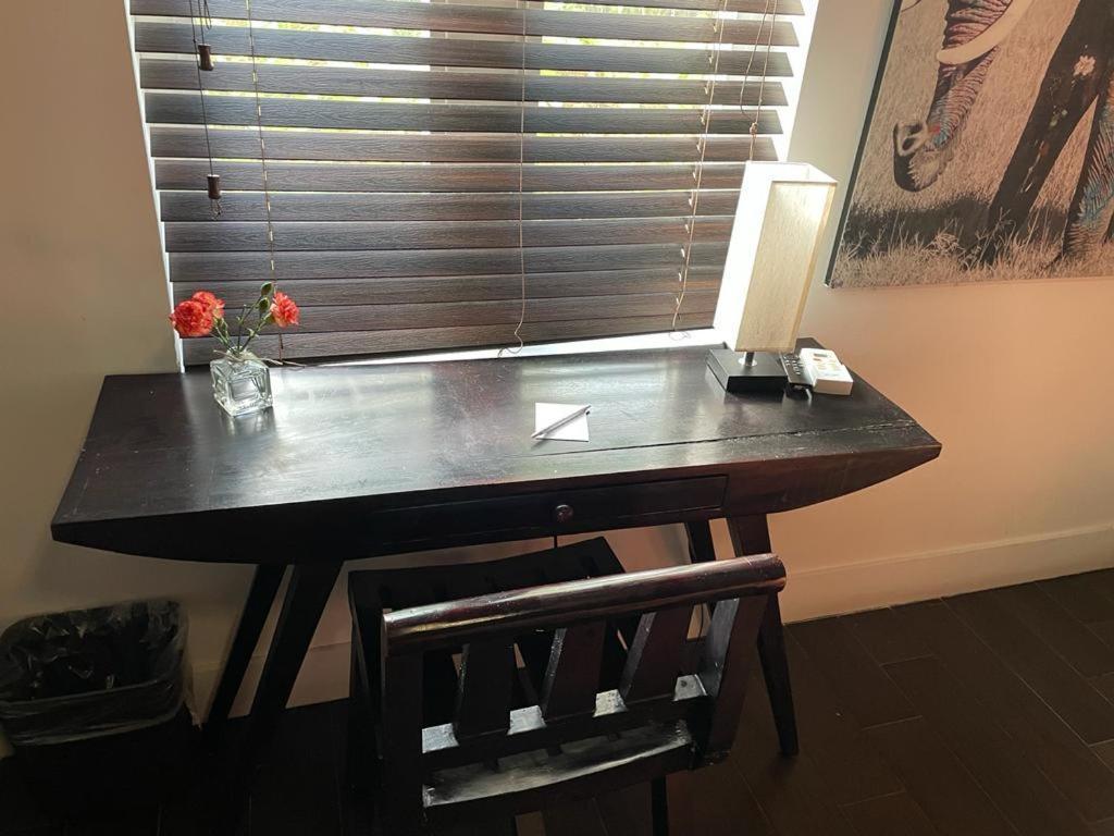 Vive Zen Queen Apartment