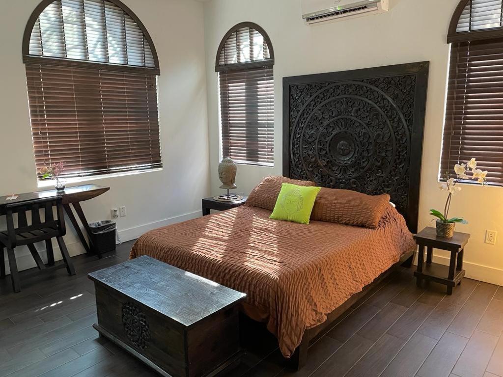 Vive Zen Queen Apartment *
