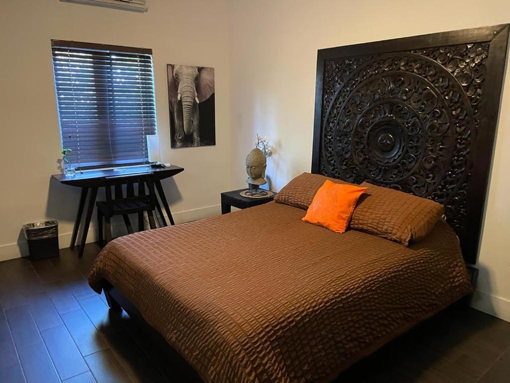 Vive Zen Queen Apartment