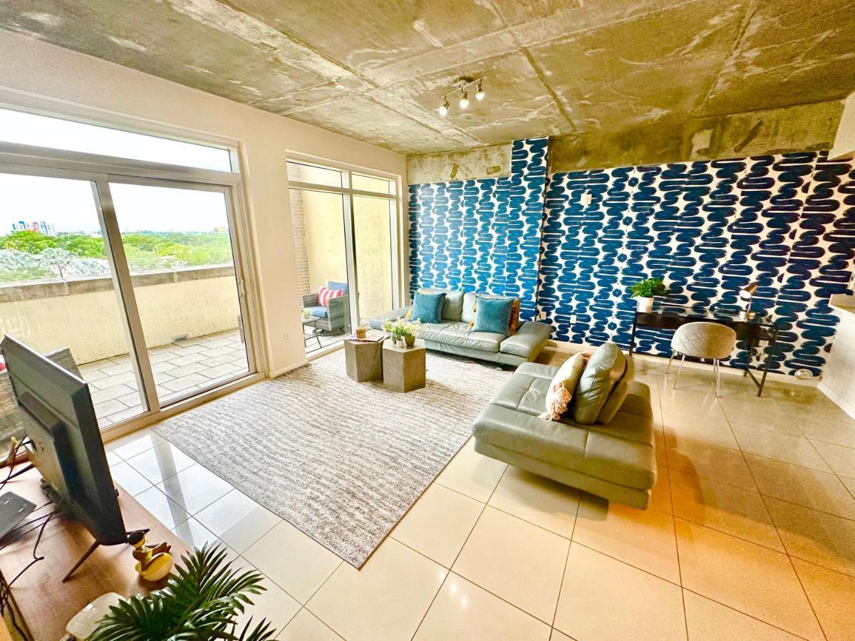 Amazing Midblock 2 Bedrm Loft With Free Parking *