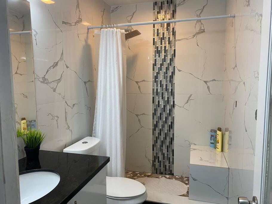 Great Location Downtown/airport/south Vakantiehuis