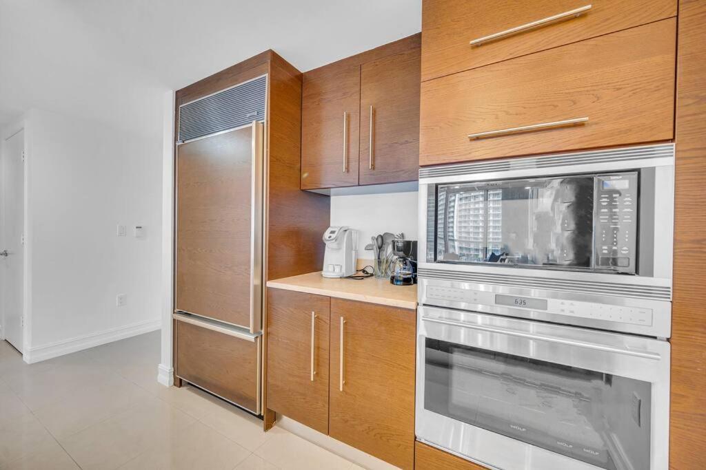 Gorgeous Bay & View In Brickell With Free *
