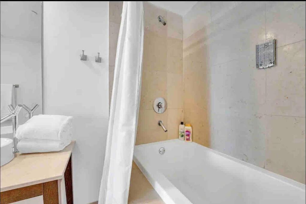 Gorgeous Bay & View In Brickell With Free * Miami