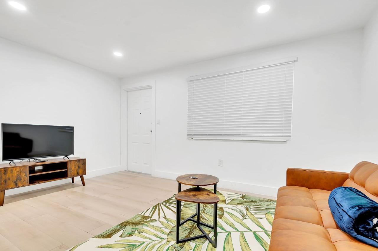 Brand New Tropicana #2 Apartment