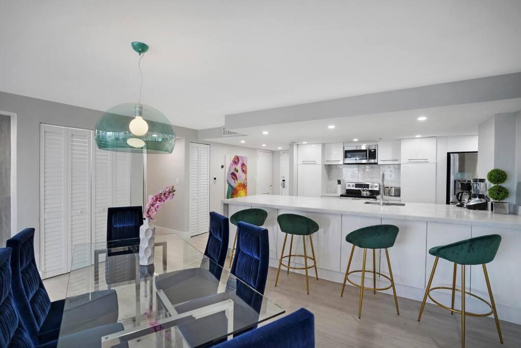 Unforgettable! Water & Park Views, 4 Bedrooms! Apartment