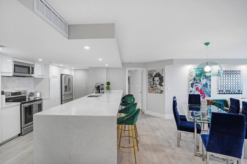 Apartment Unforgettable! Water & Park Views, 4 Bedrooms!