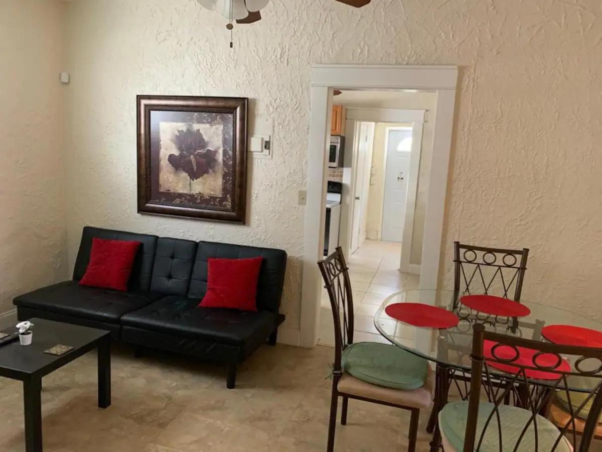 Gorgeous Private Room, Near The Airport - Free Parking - 02 Homestay