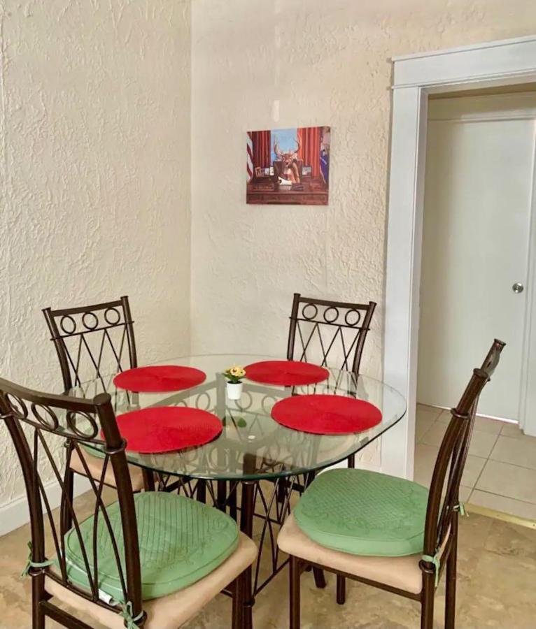 Homestay Gorgeous Private Room, Near The Airport - Free Parking - 02 Miami